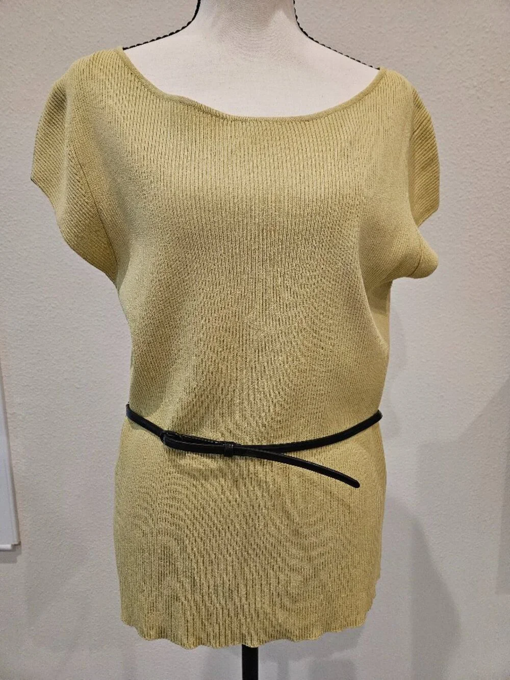 Jones NY XL Short sleeved ribbed knit top. Chartreuse color